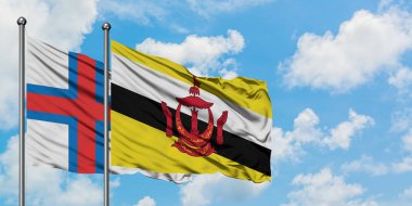 Faroe Adaları ve Brunei bayrağı birlikte beyaz bulutlu mavi gökyüzüne karşı rüzgarda sallayarak. Diplomasi kavramı, uluslararası ilişkiler.