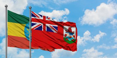 Etiyopya ve Bermuda bayrağı birlikte beyaz bulutlu mavi gökyüzüne karşı rüzgarda sallayarak. Diplomasi kavramı, uluslararası ilişkiler.