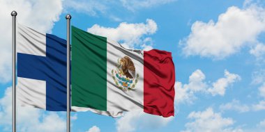 Finlandiya ve Meksika bayrağı birlikte beyaz bulutlu mavi gökyüzüne karşı rüzgarda sallayarak. Diplomasi kavramı, uluslararası ilişkiler.