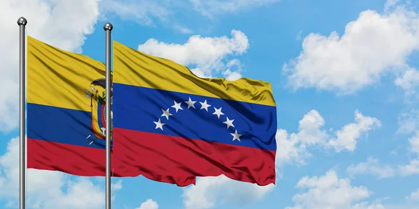 Еквадор і Венесуела прапор розмахував вітром проти білого хмарного синього неба разом. Концепція дипломатії, міжнародні відносини. — стокове фото