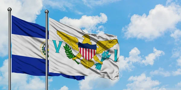 Bandera de El Salvador y las Islas Vírgenes de los Estados Unidos ondeando en el viento contra el cielo azul nublado blanco juntos. Concepto diplomático, relaciones internacionales . — Foto de Stock