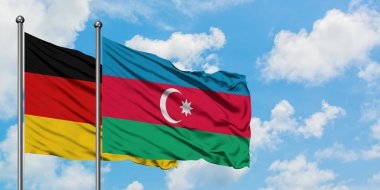 Almanya ve Azerbaycan bayrağı havada havada sallanıyor. Diplomasi kavramı, uluslararası ilişkiler.