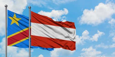 Kongo ve Avusturya bayrağı birlikte beyaz bulutlu mavi gökyüzüne karşı rüzgarda sallayarak. Diplomasi kavramı, uluslararası ilişkiler.