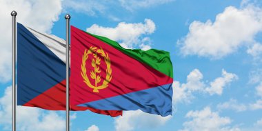 Çek Cumhuriyeti ve Eritre bayrağı birlikte beyaz bulutlu mavi gökyüzüne karşı rüzgarda sallayarak. Diplomasi kavramı, uluslararası ilişkiler.
