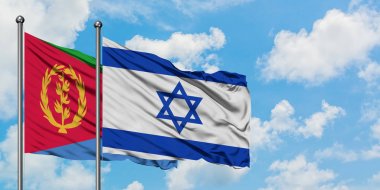 Eritre ve İsrail bayrağı birlikte beyaz bulutlu mavi gökyüzüne karşı rüzgarda sallayarak. Diplomasi kavramı, uluslararası ilişkiler.