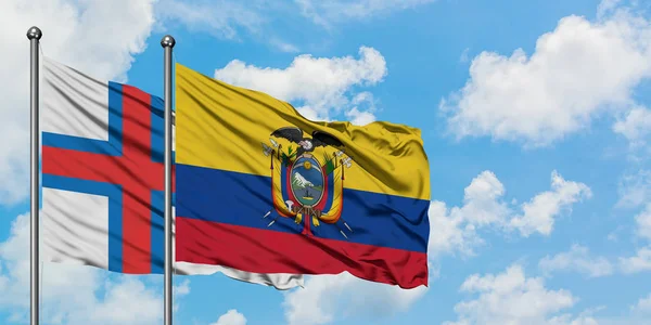 Bandera de las Islas Feroe y Ecuador ondeando en el viento contra el cielo azul nublado blanco juntos. Concepto diplomático, relaciones internacionales . — Foto de Stock