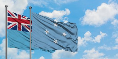 Fiji ve Mikronezya bayrağı birlikte beyaz bulutlu mavi gökyüzüne karşı rüzgarda sallayarak. Diplomasi kavramı, uluslararası ilişkiler.
