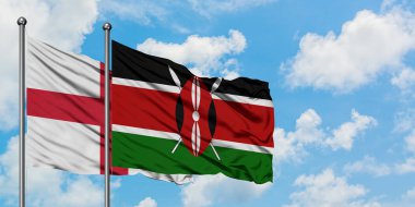 İngiltere ve Kenya bayrağı birlikte beyaz bulutlu mavi gökyüzüne karşı rüzgarda sallayarak. Diplomasi kavramı, uluslararası ilişkiler.