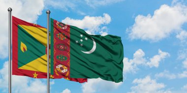Grenada ve Türkmenistan bayrağı birlikte beyaz bulutlu mavi gökyüzüne karşı rüzgarsal sallayarak. Diplomasi kavramı, uluslararası ilişkiler.