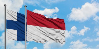 Finlandiya ve Endonezya bayrağı birlikte beyaz bulutlu mavi gökyüzüne karşı rüzgarsal sallayarak. Diplomasi kavramı, uluslararası ilişkiler.