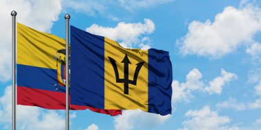 Ekvador ve Barbados bayrağı birlikte beyaz bulutlu mavi gökyüzüne karşı rüzgarda sallayarak. Diplomasi kavramı, uluslararası ilişkiler.