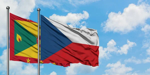 Granada e República Tcheca acenando com o vento contra o céu azul nublado branco juntos. Conceito de diplomacia, relações internacionais . — Fotografia de Stock