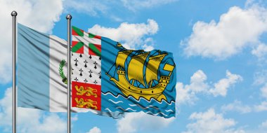 Guatemala ve Saint Pierre ve Miquelon bayrağı birlikte beyaz bulutlu mavi gökyüzüne karşı rüzgarda sallayarak. Diplomasi kavramı, uluslararası ilişkiler.