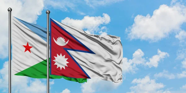 Bandera de Yibuti y Nepal ondeando en el viento contra el cielo azul nublado blanco juntos. Concepto diplomático, relaciones internacionales . — Foto de Stock