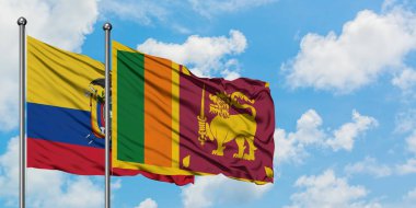 Ekvador ve Sri Lanka bayrağı birlikte beyaz bulutlu mavi gökyüzüne karşı rüzgarda sallayarak. Diplomasi kavramı, uluslararası ilişkiler.