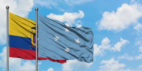 Bandera de Ecuador y Micronesia ondeando en el viento contra el cielo azul nublado blanco juntos. Concepto diplomático, relaciones internacionales . — Foto de Stock