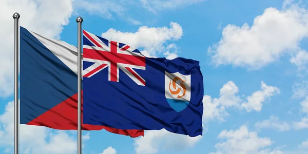 捷克共和国和安圭拉国旗在风中飘扬，与白云相间的蓝天相联。外交概念、国际关系. — 图库照片