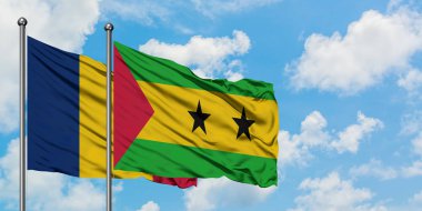 Çad ve Sao Tome ve Principe bayrak birlikte beyaz bulutlu mavi gökyüzüne karşı rüzgarda sallayarak. Diplomasi kavramı, uluslararası ilişkiler.