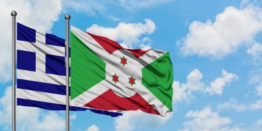 Yunanistan ve Burundi bayrağı birlikte beyaz bulutlu mavi gökyüzüne karşı rüzgarsal sallayarak. Diplomasi kavramı, uluslararası ilişkiler.