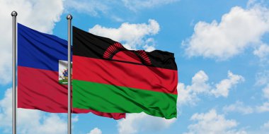 Haiti ve Malavi bayrağı birlikte beyaz bulutlu mavi gökyüzüne karşı rüzgarda sallayarak. Diplomasi kavramı, uluslararası ilişkiler.