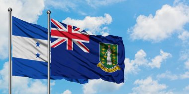 Honduras ve İngiliz Virgin Adaları bayrağı birlikte beyaz bulutlu mavi gökyüzüne karşı rüzgarda sallayarak. Diplomasi kavramı, uluslararası ilişkiler.