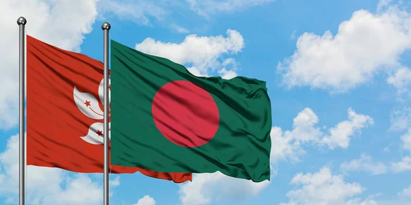 Bandera de Hong Kong y Bangladesh ondeando en el viento contra el cielo azul nublado blanco juntos. Concepto diplomático, relaciones internacionales . — Foto de Stock