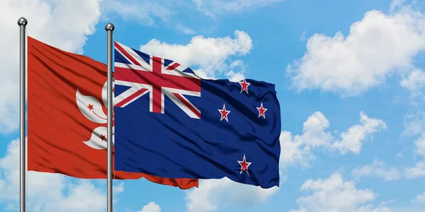 香港和新西兰国旗在风中飘扬，与白云蓝天相一起。外交概念、国际关系. — 图库照片