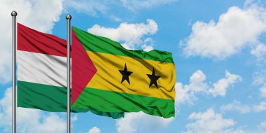 Macaristan ve Sao Tome ve Principe bayrak birlikte beyaz bulutlu mavi gökyüzüne karşı rüzgarda sallayarak. Diplomasi kavramı, uluslararası ilişkiler.