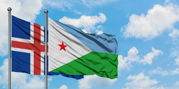Bandera de Islandia y Djibouti ondeando en el viento contra el cielo azul nublado blanco juntos. Concepto diplomático, relaciones internacionales . — Foto de Stock