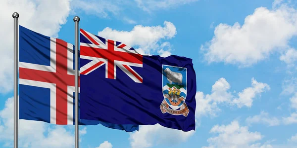 IJsland en Falklandeilanden vlag zwaaien in de wind tegen witte bewolkte blauwe hemel samen. Diplomatie concept, internationale betrekkingen. — Stockfoto