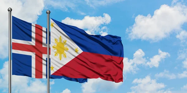 İzlanda ve Filipinler bayrağı birlikte beyaz bulutlu mavi gökyüzüne karşı rüzgarsal sallayarak. Diplomasi kavramı, uluslararası ilişkiler. — Stok fotoğraf