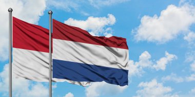 Irak ve Hollanda bayrağı birlikte beyaz bulutlu mavi gökyüzüne karşı rüzgarsal sallayarak. Diplomasi kavramı, uluslararası ilişkiler.