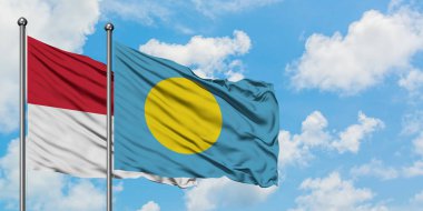 Irak ve Palau bayrağı birlikte beyaz bulutlu mavi gökyüzüne karşı rüzgarda sallayarak. Diplomasi kavramı, uluslararası ilişkiler.