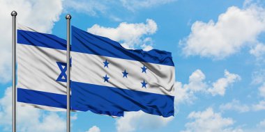 İsrail ve Honduras bayrağı birlikte beyaz bulutlu mavi gökyüzüne karşı rüzgarda sallayarak. Diplomasi kavramı, uluslararası ilişkiler.