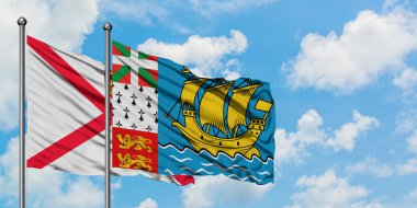 Jersey ve Saint Pierre ve Miquelon bayrağı birlikte beyaz bulutlu mavi gökyüzüne karşı rüzgarda sallayarak. Diplomasi kavramı, uluslararası ilişkiler.