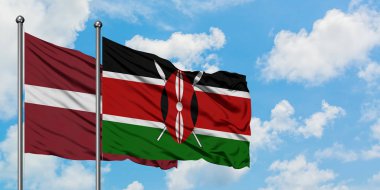 Letonya ve Kenya bayrağı birlikte beyaz bulutlu mavi gökyüzüne karşı rüzgarda sallayarak. Diplomasi kavramı, uluslararası ilişkiler.