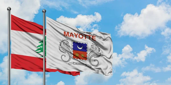 Bandera de Líbano y Mayotte ondeando en el viento contra el cielo azul nublado blanco juntos. Concepto diplomático, relaciones internacionales . —  Fotos de Stock