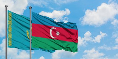 Kazakistan ve Azerbaycan bayrağı havada havada sallanıyor. Diplomasi kavramı, uluslararası ilişkiler.