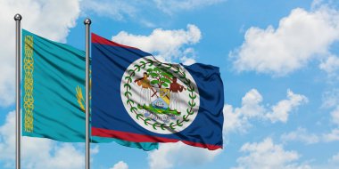 Kazakistan ve Belize bayrağı birlikte beyaz bulutlu mavi gökyüzüne karşı rüzgarsal sallayarak. Diplomasi kavramı, uluslararası ilişkiler.