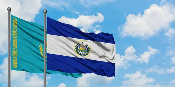 Bandera de Kazajstán y El Salvador ondeando en el viento contra el cielo azul nublado blanco juntos. Concepto diplomático, relaciones internacionales . — Foto de Stock