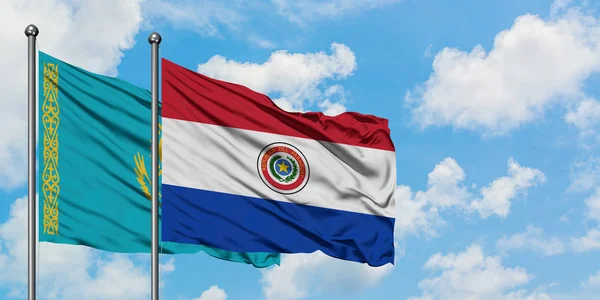 Kazachstan i Paragwaj Flaga Macha w wiatr przed białym zachmurzone błękitne niebo razem. Koncepcja dyplomacji, stosunki międzynarodowe. — Zdjęcie stockowe