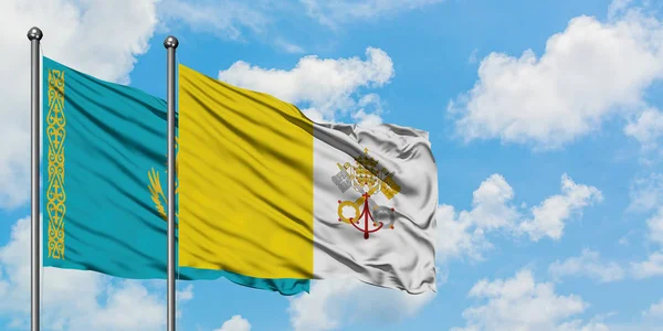 哈萨克斯坦和梵蒂冈城旗在风中飘扬，白云蓝天相聚。外交概念、国际关系. — 图库照片