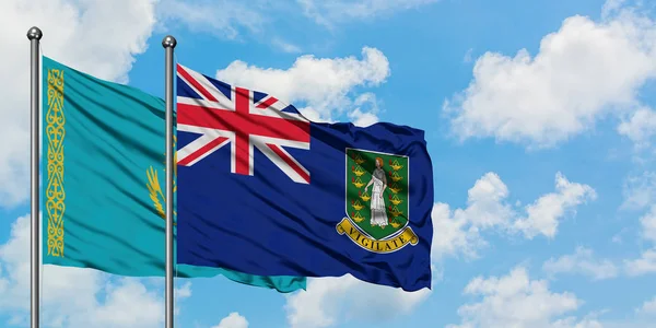 Bandera de Kazajstán y las Islas Vírgenes Británicas ondeando en el viento contra el cielo azul nublado blanco juntos. Concepto diplomático, relaciones internacionales . —  Fotos de Stock