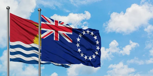 基里巴斯和库克群岛国旗在风中飘扬，与白云蓝天相得飞。外交概念、国际关系. — 图库照片