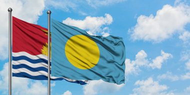 Kiribati ve Palau bayrak birlikte beyaz bulutlu mavi gökyüzüne karşı rüzgarda sallayarak. Diplomasi kavramı, uluslararası ilişkiler.
