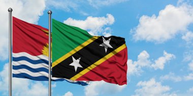 Kiribati ve Saint Kitts ve Nevis bayrağı birlikte beyaz bulutlu mavi gökyüzüne karşı rüzgarda sallayarak. Diplomasi kavramı, uluslararası ilişkiler.