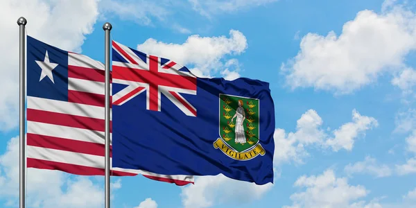 Libéria és a Brit Virgin-szigetek zászló integetett a szél ellen, fehér felhős kék ég együtt. Diplomáciai koncepció, nemzetközi kapcsolatok. — Stock Fotó