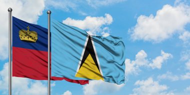 Liechtenstein ve Saint Lucia bayrağı birlikte beyaz bulutlu mavi gökyüzüne karşı rüzgarda sallayarak. Diplomasi kavramı, uluslararası ilişkiler.