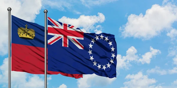列支敦士登和库克群岛国旗在风中飘扬，与白云蓝天相得飞。外交概念、国际关系. — 图库照片