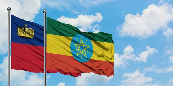 一緒に白い曇った青い空に対して風に手を振るリヒテンシュタインとエチオピアの旗。外交概念、国際関係. — ストック写真
